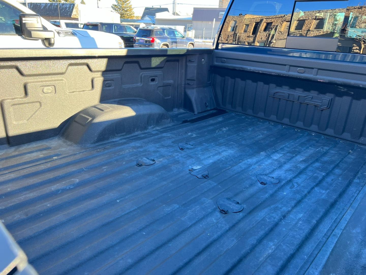 2022 Blue /Charcoal GMC Sierra 2500HD AT4 Crew Cab 4WD (1GT49PE70NF) with an 6.6L Gas engine, automatic transmission, located at 116 5th Avenue South, Lewistown, MT, 59457, 47.063877, -109.427879 - Photo#4